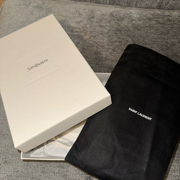 New Saint Laurent Black Leather Travel Wallet - Picture 6 of 8